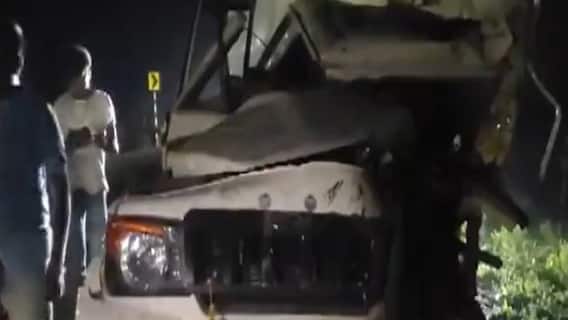 Chhattisgarh News: बेमेतरा में बड़ा सड़क हादसा, लोगों से भरी पिकअप ने गाड़ी को मारी टक्कर, 3 बच्चों समेत 8 की मौत Chhattisgarh News: बेमेतरा में बड़ा सड़क हादसा, लोगों से भरी पिकअप ने गाड़ी को मारी टक्कर, 3 बच्चों समेत 8 की मौत