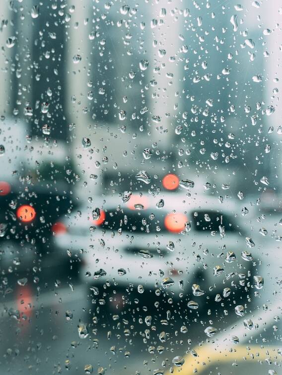 गर्मी की पहली बारिश में भीगना चाहिए​ या नहीं