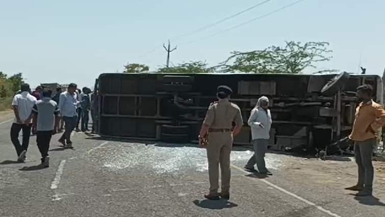 Amreli Accident News: Mini bus turtle on Bagsara Jetpur highway 2 dead 15 injured Amreli Accident: બગસરા-જેતપુર હાઇવે પર મીની બસે પલટી મારી, 2 વ્યક્તિનાં મોત, 15 ઘાયલ
