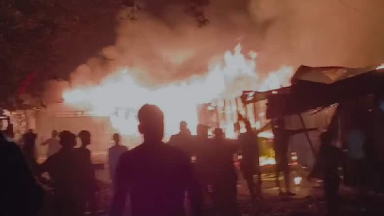 Bihar Purnea Massive fire in Khushkibag fruit market by firecrackers ANN Fire In Purnea: बारातियों की आतिशबाजी ने कई घरों में किया अंधेरा, पूर्णिया के खुश्कीबाग फल मंडी में पटाखे से भीषण आग