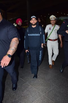 Karan Aujla: ਕਰਨ ਔਜਲਾ ਦੇ ਸਵੈਗ ਨੇ ਫੈਨਜ਼ ਦਾ ਖਿੱਚਿਆ ਧਿਆਨ, ਮੁੰਬਈ ਏਅਰਪੋਰਟ 'ਤੇ ਇਸ ਲੁੱਕ 'ਚ ਆਏ ਨਜ਼ਰ