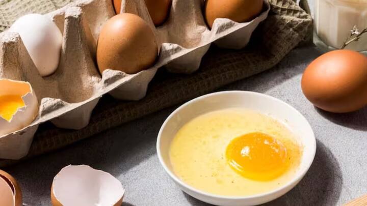 This egg also helps to reduce hair fall.