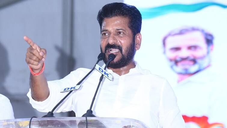 Revanth reddy responds over notices given by Delhi police Revanth Reddy: కర్ణాటకలో రేవంత్ ఎన్నికల ప్రచారం, ఢిల్లీ పోలీసుల సమన్లపై కీలక వ్యాఖ్యలు