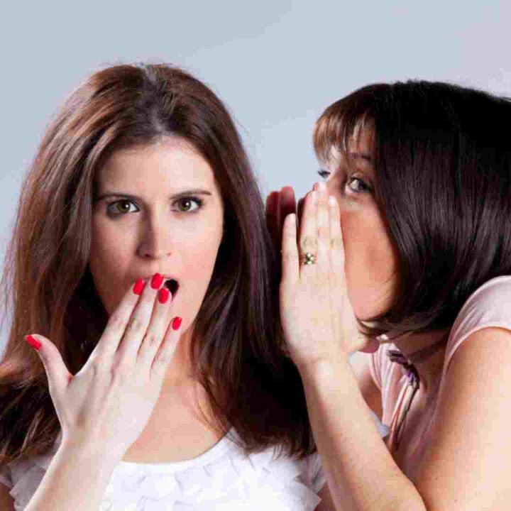 ਭਾਵੇਂ ਲੋਕ ਇਸ ਗੱਲ ਤੋਂ ਇਨਕਾਰ ਕਰਨ ਲੱਗਦੇ ਹਨ ਕਿ ਉਹ ਕਿਸੇ ਕਿਸਮ ਦੀ ਚੁਗਲੀ ਦੀ ਪਰਵਾਹ ਨਹੀਂ ਕਰਦੇ ਜਾਂ ਚੁਗਲੀ ਕਰਨਾ ਬਿਲਕੁਲ ਵੀ ਪਸੰਦ ਨਹੀਂ ਕਰਦੇ, ਪਰ ਕੈਲੀਫੋਰਨੀਆ ਯੂਨੀਵਰਸਿਟੀ ਦੇ ਮੇਗਨ ਰੌਬਿਨ ਅਤੇ ਅਲੈਗਜ਼ੈਂਡਰ ਕੁਰਾਨ ਅਨੁਸਾਰ ਦੁਨੀਆ ਭਰ ਦੇ ਲੋਕ ਔਸਤਨ 52 ਮਿੰਟ ਦੂਜਿਆਂ ਬਾਰੇ ਗੱਲਾਂ ਕਰਨ ਵਿਚ ਬਿਤਾਉਂਦੇ ਹਨ।