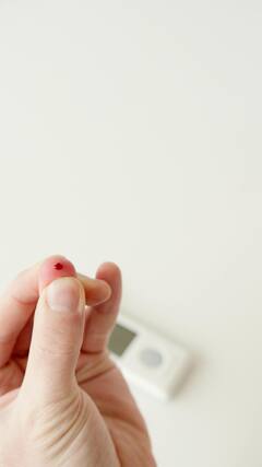High Blood Sugar : रक्तातील साखर जास्त असेल तर घाबरू नका,या गोष्टी ताबडतोब करा!