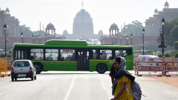 दिल्ली में रविवार को अधिकतम तापमान 38.2 डिग्री सेल्सियस दर्ज किया गया. जो सामान्य से एक डिग्री कम है.