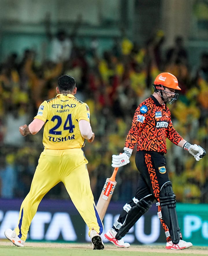 It was Tushar who brought initial success to Chennai.  First of all he made Travis Head walk in the opening.  After dismissing Head, Tushar sent Anmolpreet Singh to the pavilion for a golden duck on the very next ball.