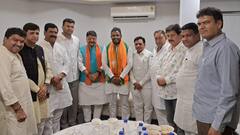 इंदौर से कांग्रेस उम्मीदवार अक्षय कांति बम ने पार्टी को दिया झटका, BJP की राह कर दी आसान?