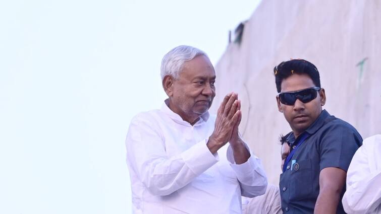 CM Nitish Kumar attacked RJD leader Lalu Yadav regarding Bihar Election 2024 in Madhubani ann Bihar Election 2024: 'हमारे बड़े भाई मुख्यमंत्री के पद से...', लालू यादव को लेकर CM नीतीश बहुत कुछ गए