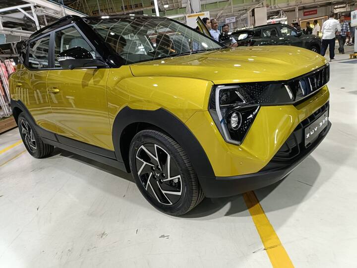 महिंद्रा XUV 3XO के वेरिएंट की लिस्ट काफी बड़ी है. इसके वेरिएंट में MX1, MX2, MX2 Pro, MX3, MX3 Pro, AX5, AX5L, AX7 और AX7L शामिल है.