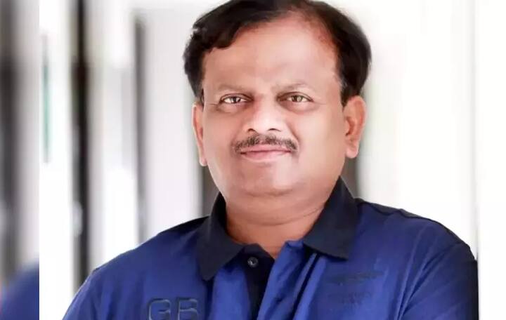முதல் படமே சிறந்த ஒளிப்பதிவாளருக்கான தேசிய விருதை பெற்று கொடுத்தது.