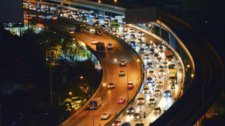 A new study says cardiovascular disease is linked to traffic noise and Traffic noise can increase the risk of Diabetes ABPP Traffic Noise Linked to Heart Attacks : రోజూ ట్రాఫిక్​లో ఆఫీస్​కి వెళ్తున్నారా?  అయితే గుండె జర భద్రం బ్రదర్.. ట్రాఫిక్ సౌండ్స్​తో హార్ట్ ఎటాక్స్ రావొచ్చట