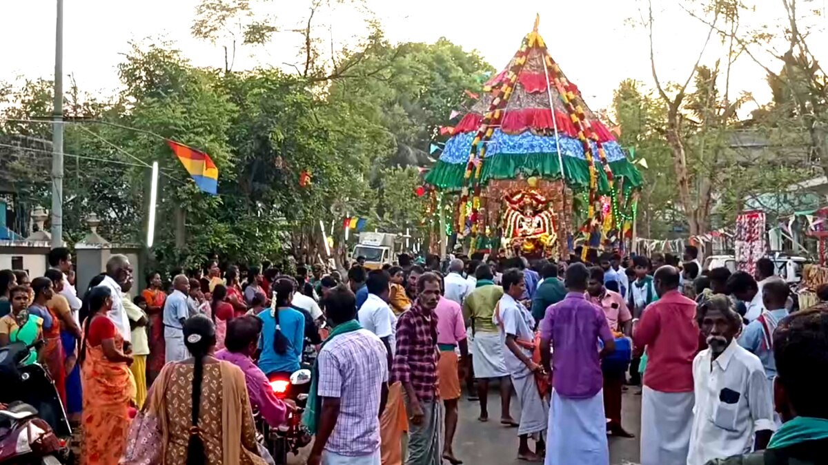 மயிலாடுதுறையில் தோளில் சுமந்த தேர் - பக்தி பரவசத்தில் தீ குண்டம் இறங்கி நேர்த்தி கடன் செலுத்திய பக்தர்கள்