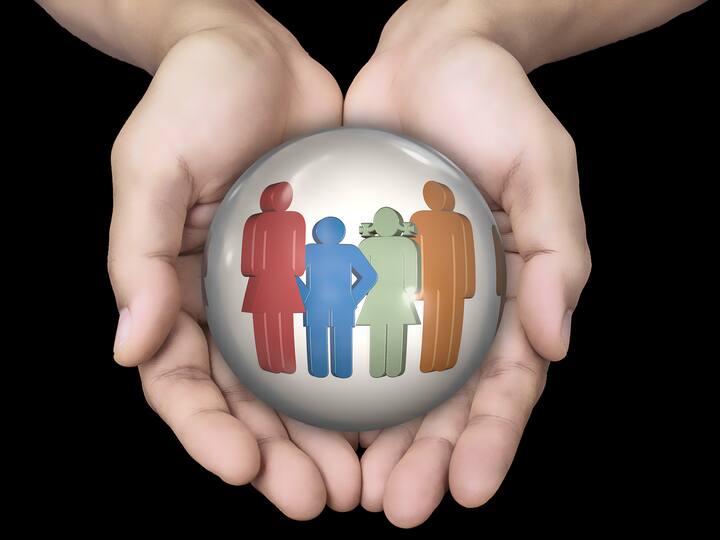 अशा प्रकारच्या सर्वसमावेशक विम्यातून वेगवेगळ्या सुविधा दिल्या जाण्याची शक्यता आहे. यामध्ये जीवन, स्वास्थ्य, दुर्घटना या बाबतीत दोन लाख रुपयांचा कव्हर मिळू शकतो.