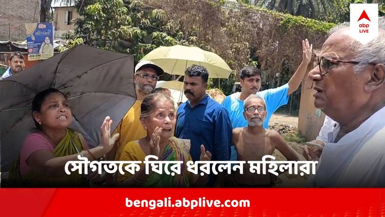 Loksabha Election 2024 Women Shows Agitation To Saugata Roy For Water Crisis in Dumdum Panihati Loksabha Election 2024 : '৬ দিন জল নেই', সৌগতর সামনেই রাস্তায় বসে পড়লেন মহিলারা, কী করলেন প্রবীণ নেতা?