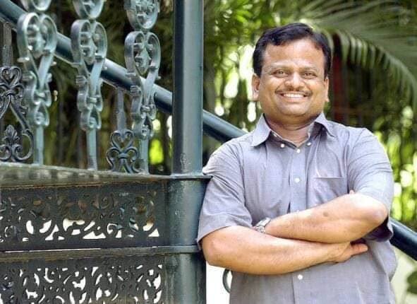 1994ம் ஆண்டு ப்ரியதர்ஷன் இயக்கத்தில் மலையாளத்தில் வெளியான ‘தேன்மாவின் கொம்பத்’ படத்தின் மூலம் ஒளிப்பதிவாளராக அறிமுகமானார்.