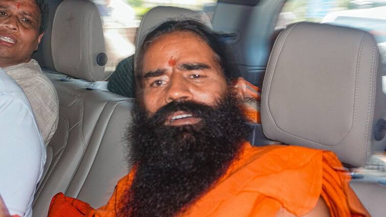 yog guru Ramdev statement on RSS chief Mohan Bhagwat said invaders must be taught a lesson RSS चीफ मोहन भागवत के बयान पर योग गुरु रामदेव बोले- पापियों को पाप का फल मिलना चाहिए