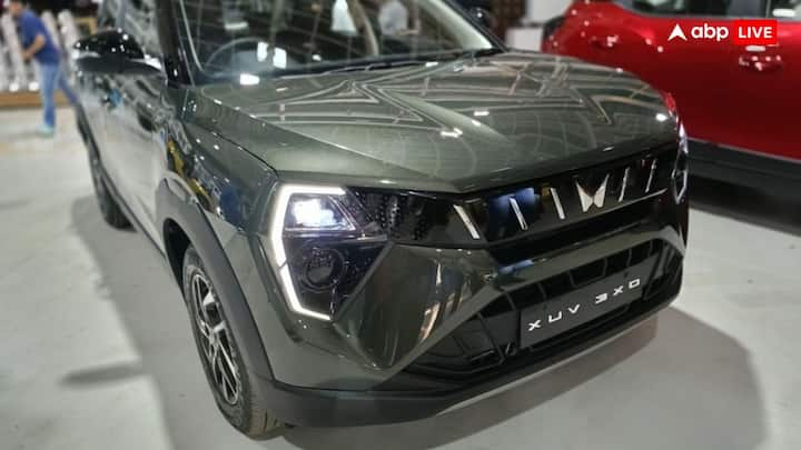 Mahindra XUV 3XO Variants: महिंद्रा XUV 3XO की लॉन्चिंग हो चुकी है. XUV700 की तरह कई इंजन वेरिएंट के साथ ये कार मार्केट में आई है. यहां इन कारों के इंजन वेरिएंट के बारे में जानिए.