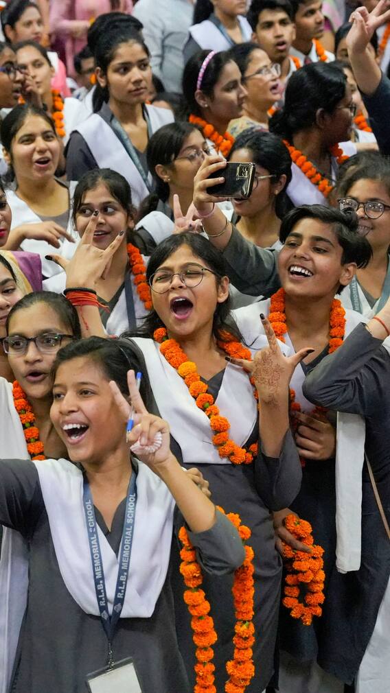 কীভাবে দেখা যাবে মাধ্যমিক-উচ্চ মাধ্যমিক পরীক্ষার ফল ? কবে থেকে মিলবে মার্কশিট