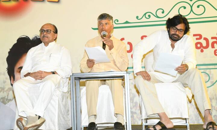 ఆంధ్రప్రదేశ్ ఎన్నికల్లో కూటమిగా పోటీ చేస్తున్న టీడీపీ, జనసేన, బీజేపీ ఉమ్మడి మేనిఫెస్టోను మంగళవారం విడుదల చేశారు. ప్రజల సంక్షేమం, రాష్ట్రాభివృద్ధి కోసం ఐదేళ్లు ప్రజలకు ఏం చేయబోతున్నారో చంద్రబాబు, పవన్ కళ్యాణ్ ఈ ప్రజాగళం మేనిఫెస్టో ద్వారా ప్రజలకు తెలియజేశారు. ఇప్పటికే టీడీపీ సూపర్ 6 పేరుతో కొన్ని పథకాలను ప్రకటించగా, మరిన్ని జోడించి ప్రజలను ఆకట్టుకునే ప్రయత్నం చేశారు.