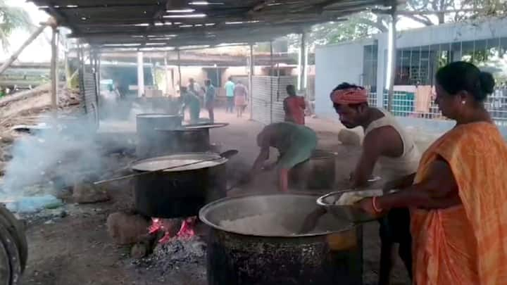 Dindigul news 500 goats were slaughtered at the temple festival in palani - TNN பழனியருகே 500 ஆட்டுகிடாய் வெட்டி ஆயிரக்கணக்கான பக்தர்களுக்கு அன்னதான விருந்து