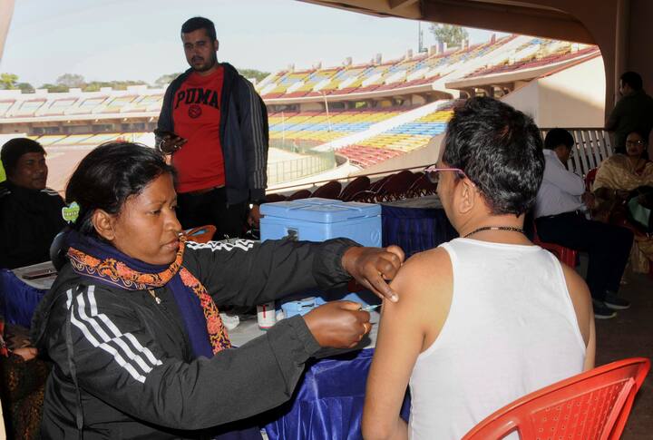 ओटीपी डालने के बाद आपके सामने एक पेज खुलेगा, जिसमें आपके वैक्सीनेशन की सारी जानकारी होगी. यहां आपको पता चल जाएगा कि कौन सी वैक्सीन आपको लगाई गई थी.