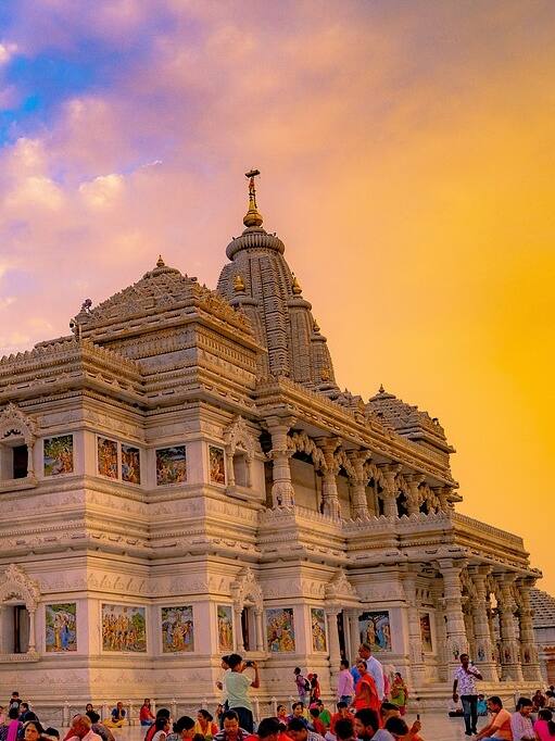 यूपी में कितने मंदिर, मस्जिद  और गुरूद्वारे