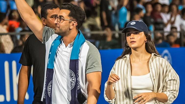 Ranbir Kapoor And Alia Bhatt Turn Enthusiastic Supporters For His Team Mumbai City FC At ISL, Watch Ranbir Kapoor And Alia Bhatt Cheer For His Team Mumbai City FC At Indian Super League Watch Ranbir Kapoor And Alia Bhatt Turn Enthusiastic Supporters For His Team Mumbai City FC At ISL, Watch