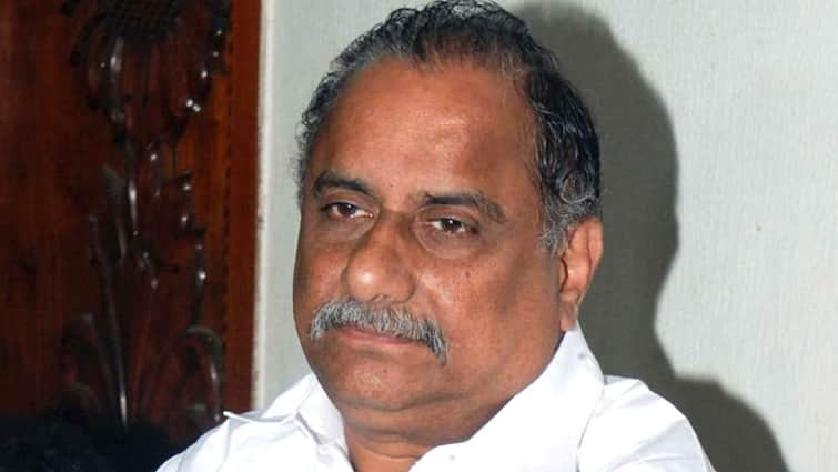 Mudragada Padmanabham challenges Pawan Kalyan to defeat him in Pithapuram Mudragada Padmanabham: అదే జరిగితే నా పేరు పద్మనాభరెడ్డిగా మార్చుకుంటా - పవన్‌కు ముద్రగడ ఛాలెంజ్