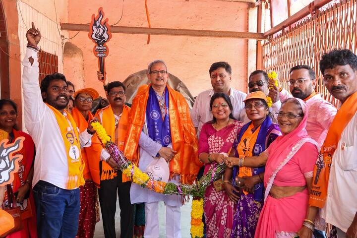 मुंबई साउथ सेंट्रल से एमवीए में सीट बंटवारे के तहत शिवसेना (यूबीटी)  ने अनिल देसाई को अपना उम्मीदवार बनाया है. यहां महायुति ने राहुल शेवाले को टिकट दिया है. राहुल शेवाले शिवसेना (शिंदे) गुट के प्रत्याशी हैं(फाइल फोटो)