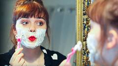 कब बीमारी का कारण बन जाते हैं महिलाओं के चेहरे पर उगने वाले बाल?