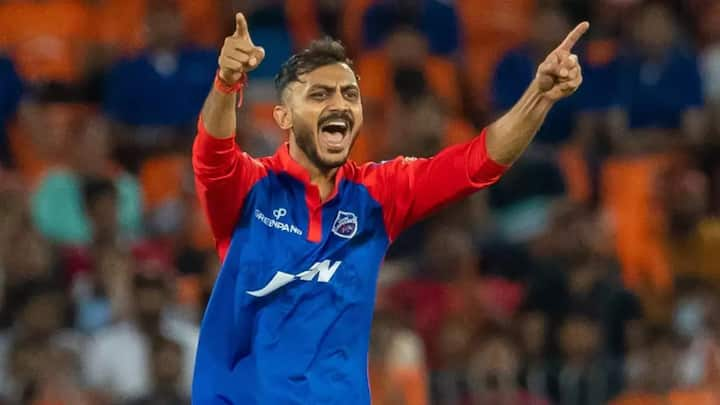 Axar Patel: टी20 वर्ल्ड कप के लिए टीम इंडिया का एलान कर दिया गया है. इस भारतीय टीम में अक्षर पटेल अपनी जगह बनाने में कामयाब रहे. इस वक्त IPL में वह दिल्ली कैपिटल्स का प्रतिनिधित्व कर रहे हैं.