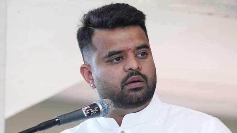 जमीन की डील, ड्राइवर और अश्लील वीडियो… प्रज्वल रेवन्ना की काली करतूतों की इनसाइड स्टोरी! जमीन की डील, ड्राइवर और अश्लील वीडियो… प्रज्वल रेवन्ना की काली करतूतों की इनसाइड स्टोरी!