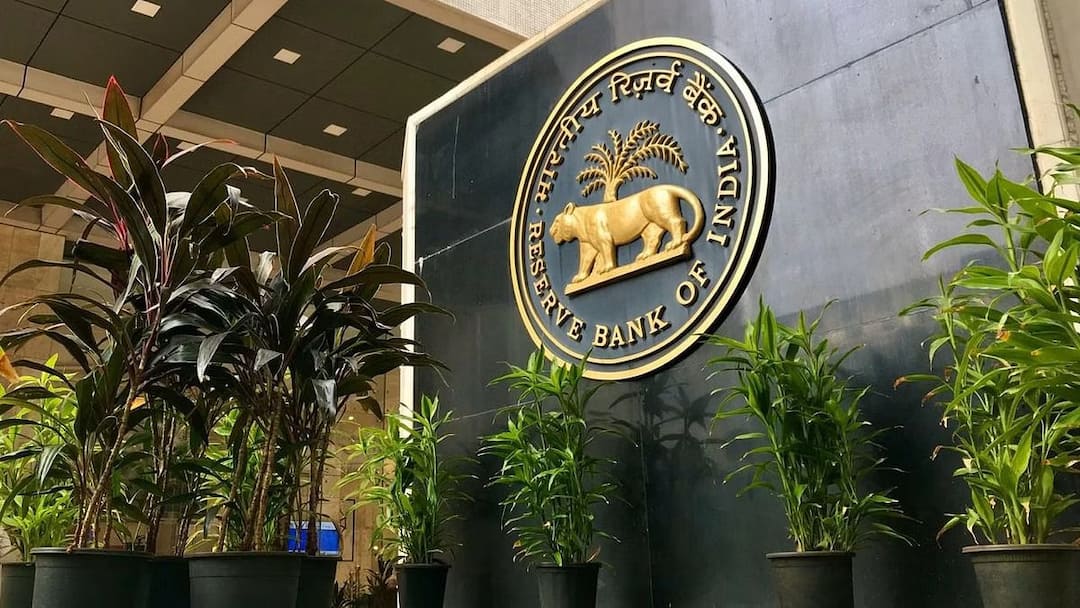 rbi angry on unfair practices in charging of interest from customers on bank loans RBI News: లోన్లపై వసూలు చేసిన వడ్డీని కస్టమర్లకు తిరిగి ఇచ్చేయండి - బ్యాంక్‌లకు పెద్దన్న ఆదేశం