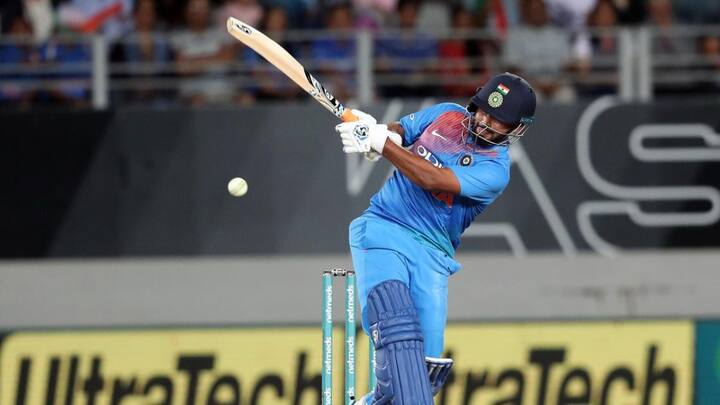 अब ऋषभ पंत दिसंबर 2022 के बाद भारतीय टीम में वापसी के लिए तैयार हैं. उन्हें टी20 वर्ल्ड कप 2024 के लिए भारतीय टीम में शामिल किया गया है. पंत के साथ-साथ संजू सैमसन को भी 15 प्लेयर्स के स्क्वाड में विकेटकीपर के रूप में जगह दी गई है.