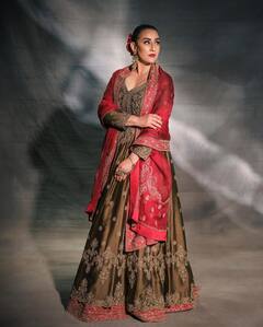 Manisha Koirala Latest Photos : యాభైల్లో కూడా ఈమె అందాల రాక్షసినే.. కొత్త మూవీ కోసం మనీషా కోయిరాల క్యూట్ ఫోటోషూట్