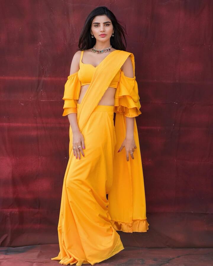 కేవలం స్కిట్స్ కోసమే అలా చేశారని వెల్లడించారు. Photo Credit: Jabardasth Varsha/Instagram