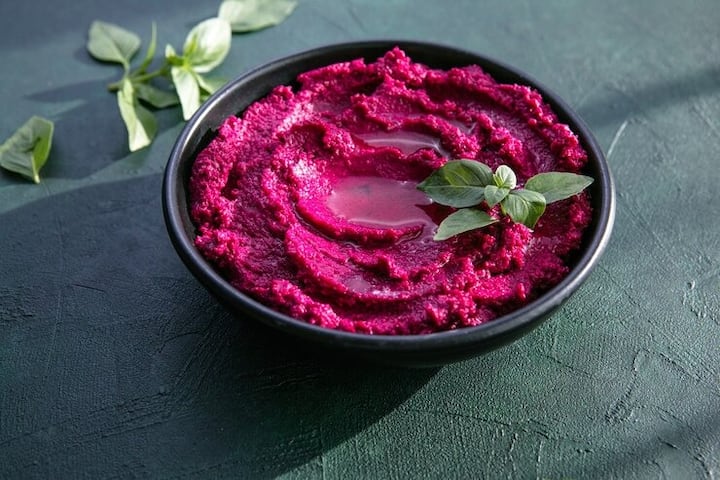 अब आप घर पर ही चुकंदर से लिप बाम बनाकर अपने होठों को खूबसूरत और मुलायम बना सकते हैं.