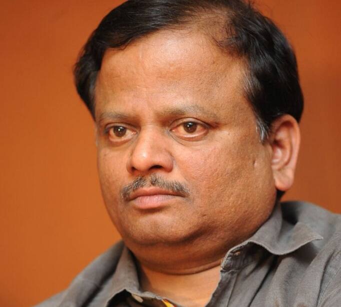 2005ம் ஆண்டு வெளியான 'கனா கண்டேன்' படத்தின் மூலம் இயக்குநராக அறிமுகமானார்.