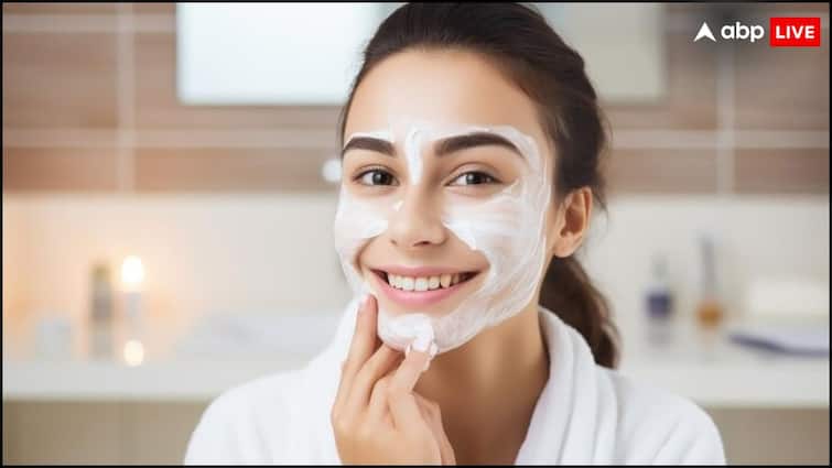 Curd benefits for glowing skin know how to use it for soft face Curd For Skin: क्या चेहरे पर सीधे दही का इस्तेमाल करना स्किन के लिए सही होता है या नहीं?