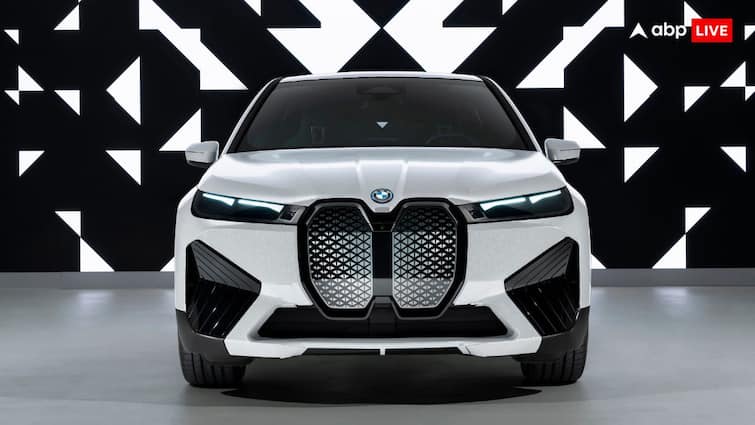 BMW iX Flow featuring E Ink Magical exterior colour changing car सिर्फ एक स्विच और बदल जाएगा कार का रंग, ट्रिपल शेड में आएगी नजर