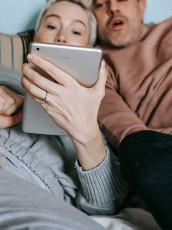 क्या आप फोन में एडल्ट वीडियो रख सकते हैं?