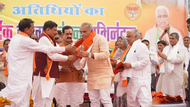 Congress MLA Ramniwas Rawat Join BJP in Sheopur amid Lok Sabha Election 2024 इंदौर के बाद कांग्रेस को एक और झटका, छह बार के MLA रामनिवास रावत BJP में शामिल