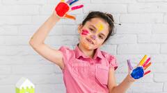 बच्चों की मासूमियत छीन लेती हैं पेरेंट्स की ये गलतियां, भूलकर भी न करें