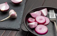 Summer Health:  सिर्फ स्वाद ही नहीं गर्मियों में आपकी सेहत का भी ख्याल रखती है प्याज, गिनते रह जाएंगे इस सब्जी के फायदे