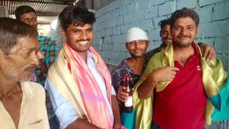 Mancherial drunkers facilitates District President of Drunkards Welfare Association Mancherial: ఆ బ్రాండ్‌ బీర్ల కోసం పోరాటం, యువకుడి విజయంతో మందుబాబుల సన్మానం