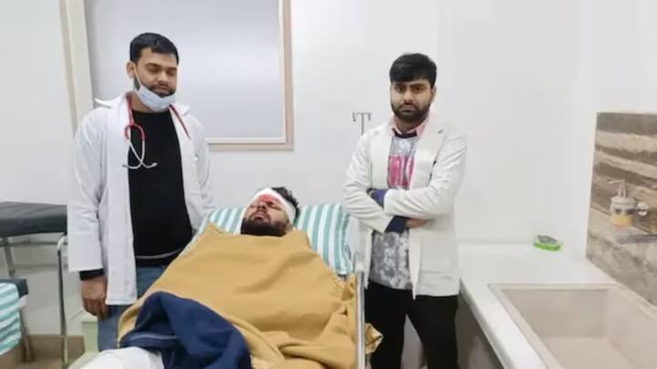 पंत की चोट इतनी गंभीर थी कि डॉक्टरों ने उनके पैर को काटने के बारे में भी विचार किया था, लेकिन ऐसा नहीं हुआ. ऋषभ पंत करीब डेढ़ साल तक क्रिकेट से दूर रहे लेकिन 2024 में उनकी जोरदार वापसी हुई है.