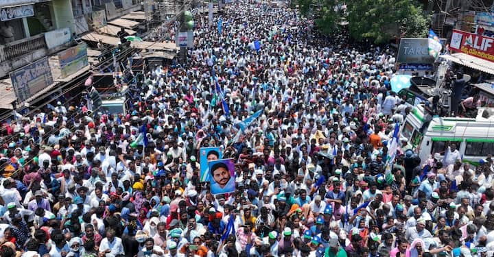 భారీగా తరలివచ్చిన జన సందోహం