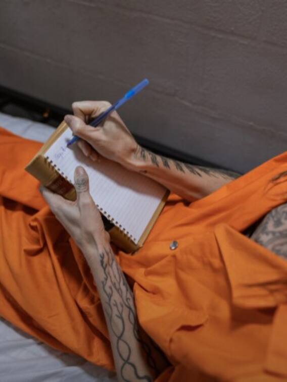 दुनिया की इस जेल में किताबें पढ़ने से कम हो जाती है सजा