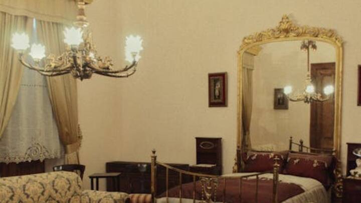 ঘরবাড়ি গুছিয়ে এবং যত্নে রাখা নিজেকে ভাল রাখার মতোই গুরুত্বপূর্ণ। কোনও একটা অংশে খেয়াল না রাখলেই তাতে ধুলো ময়লা জমে নষ্ট হতে পারে।